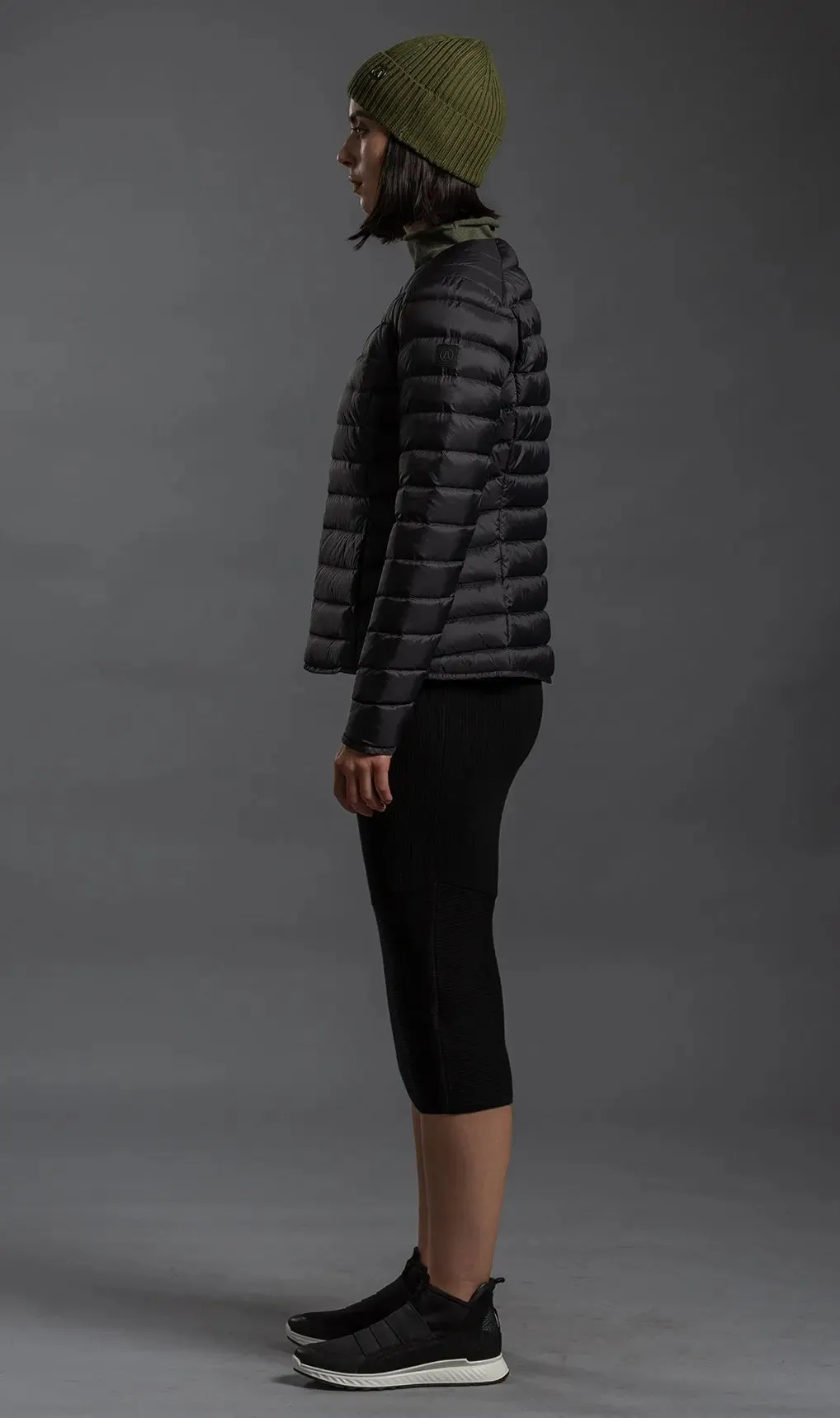 ESSENTIAL LIGHTWEIGHT DOWN JACKET