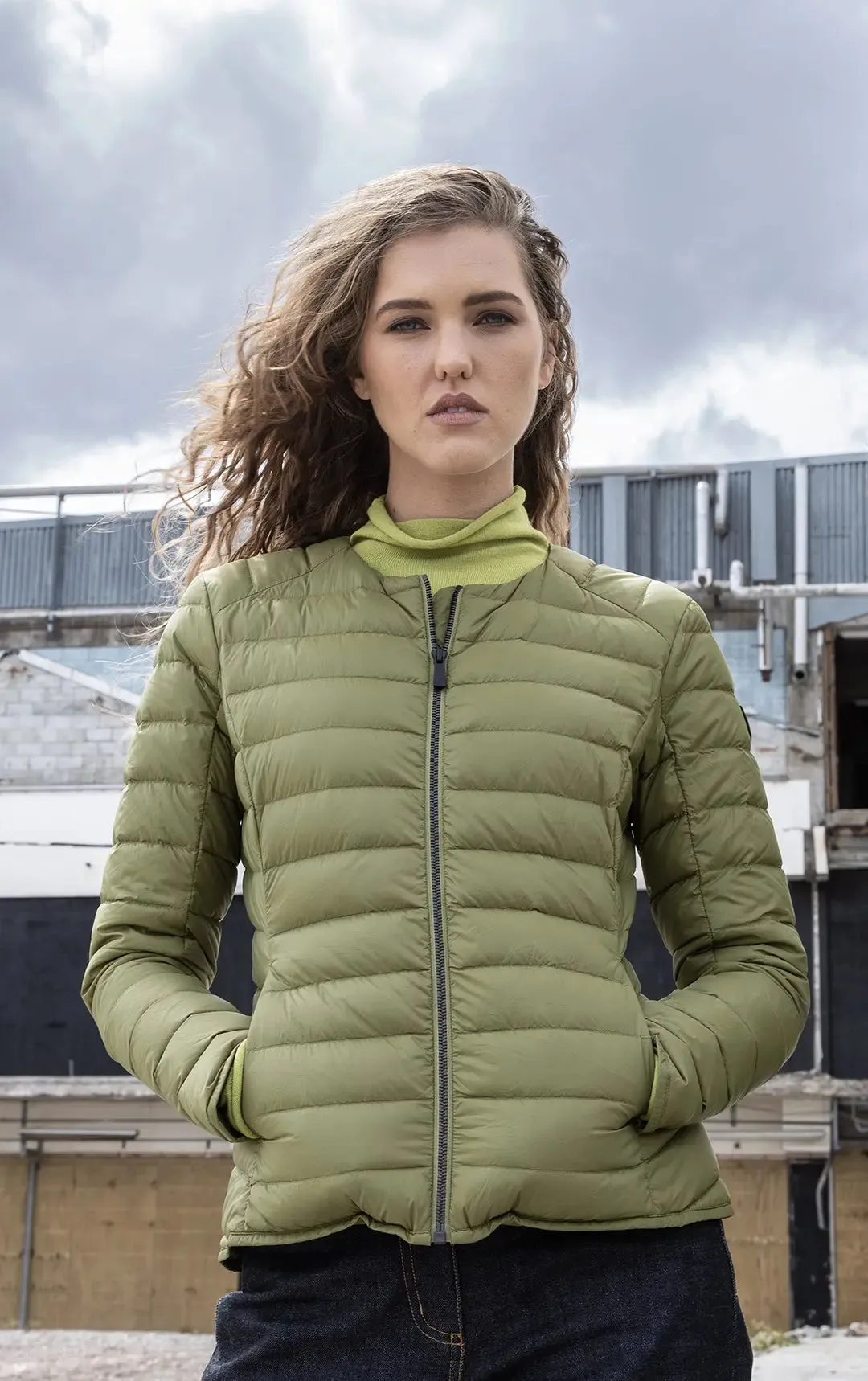 ESSENTIAL LIGHTWEIGHT DOWN JACKET