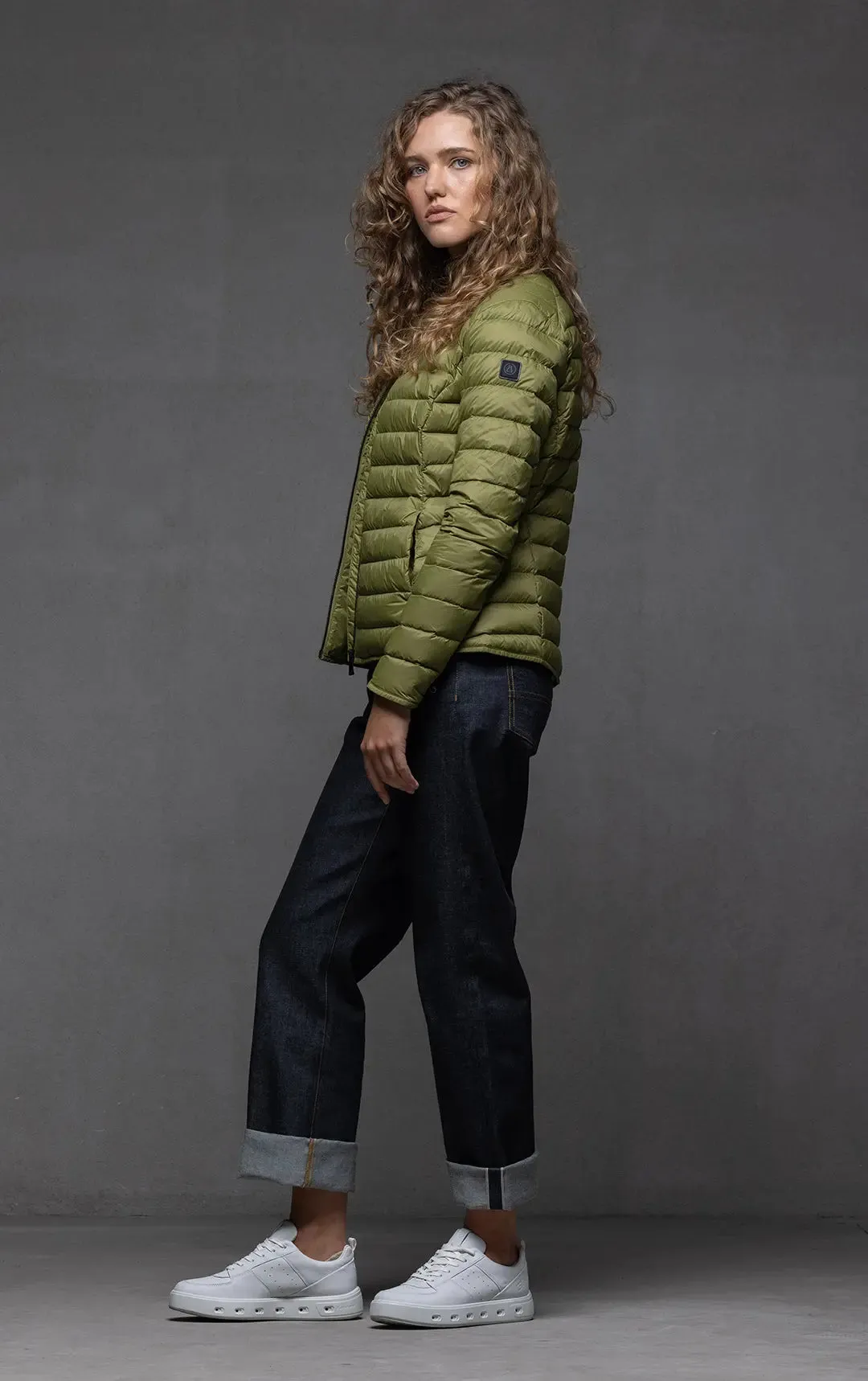 ESSENTIAL LIGHTWEIGHT DOWN JACKET