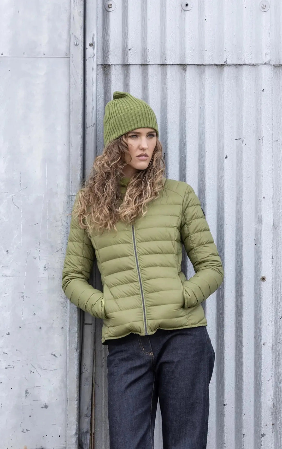 ESSENTIAL LIGHTWEIGHT DOWN JACKET